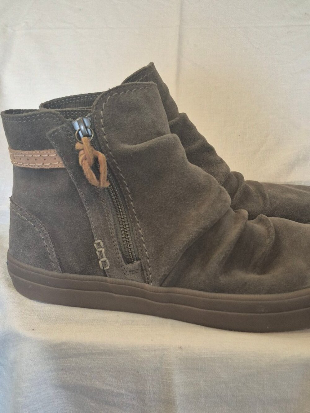 Sperry Crest Zone Olive Suede Slouchy Ankle Boot Women 9.5 Gorpcore Earthy Boho